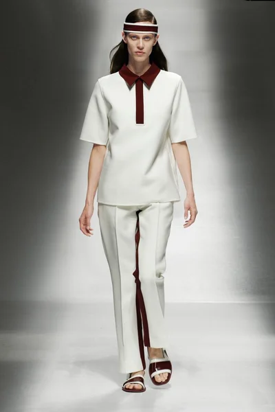 Look 11